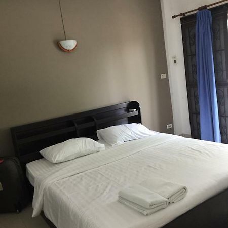 Escobar Guesthouse Jomtien Beach Esterno foto