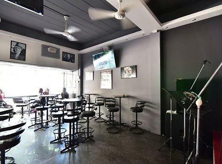 Escobar Guesthouse Jomtien Beach Esterno foto