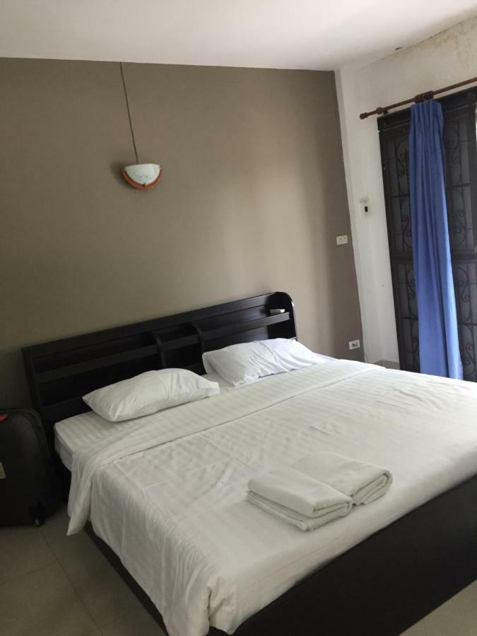 Escobar Guesthouse Jomtien Beach Esterno foto