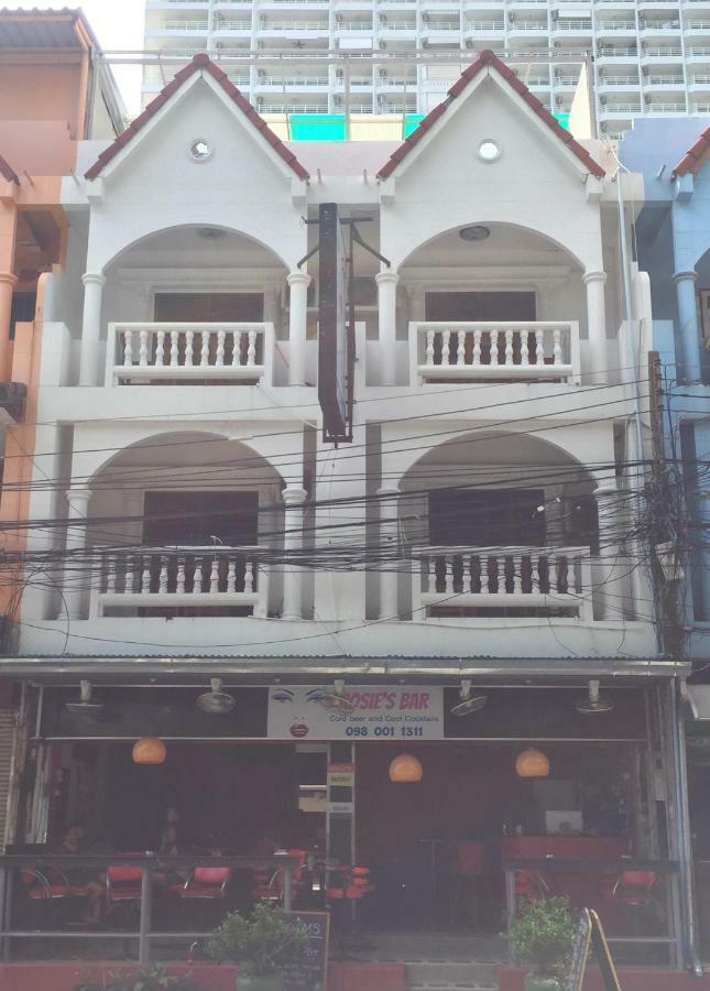Escobar Guesthouse Jomtien Beach Esterno foto