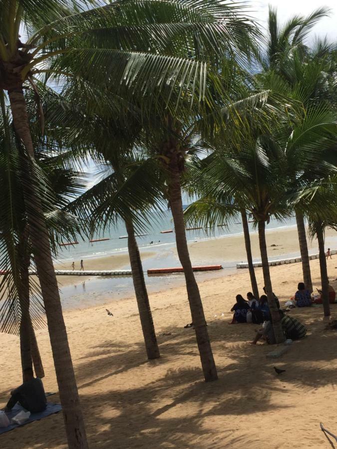 Escobar Guesthouse Jomtien Beach Esterno foto