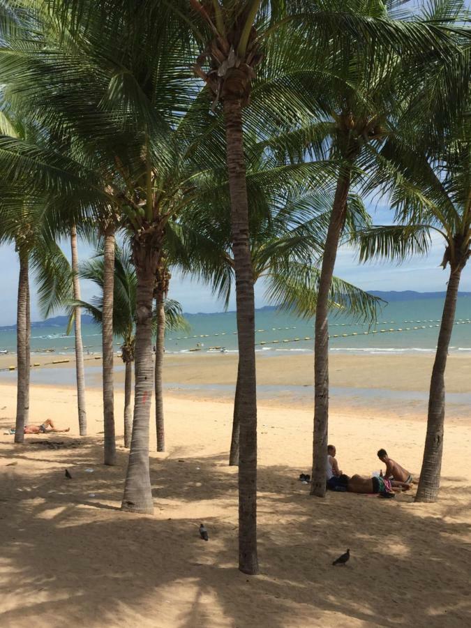 Escobar Guesthouse Jomtien Beach Esterno foto