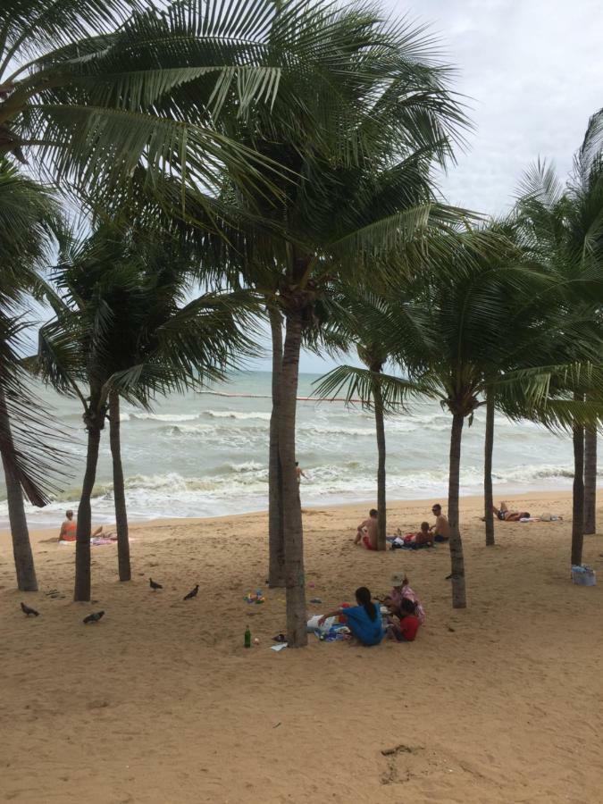 Escobar Guesthouse Jomtien Beach Esterno foto