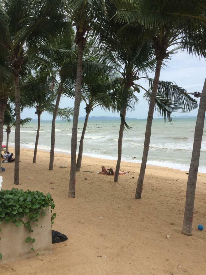Escobar Guesthouse Jomtien Beach Esterno foto