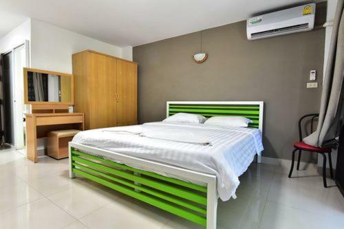Escobar Guesthouse Jomtien Beach Esterno foto