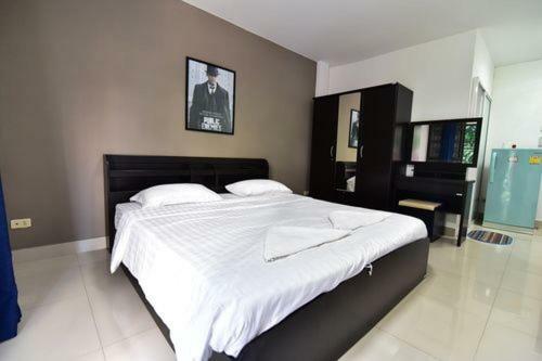 Escobar Guesthouse Jomtien Beach Esterno foto