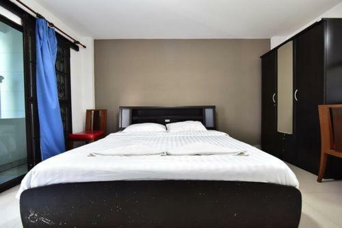 Escobar Guesthouse Jomtien Beach Esterno foto